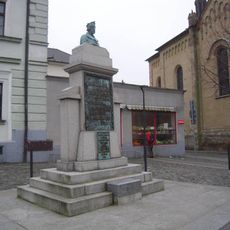 Pomník Mistra Jana Husa na Náměstí míru ve středu Mšena