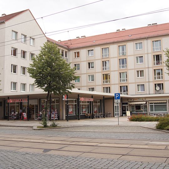 Borsbergstraße 27, 27b, 29, 29b, 29c, 31b, 33 und Figurengruppe