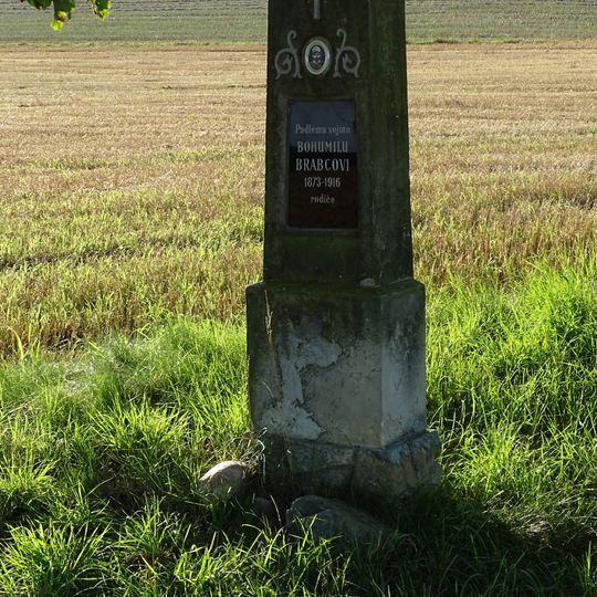 Pomník jihovýchodně od Bohů