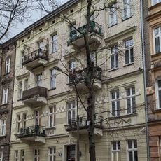 Kamienica z 2 oficynami