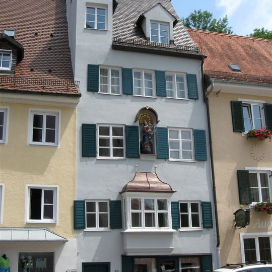 Wohn- und Geschäftshaus