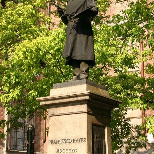 Statua a Francesco Hayez