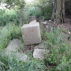 Kříž jihovýchodně od Lochousic