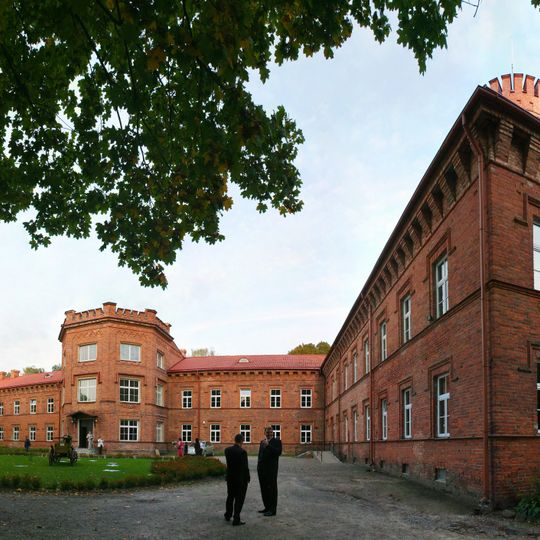 Raudonė Castle