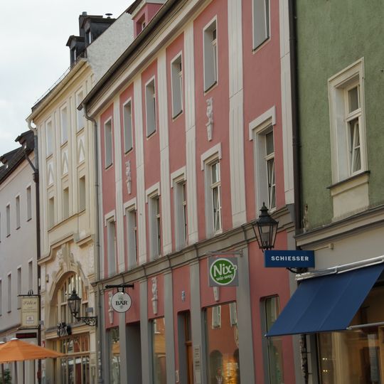Wohn- und Geschäftshaus, ehemaliges Gasthaus Weiße Lilie