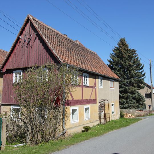 Wohnhaus und Scheune eines Bauernhofes Steindörfel 19