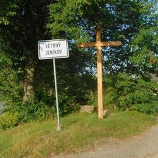 Dřevěný kříž na severovýchodním okraji Větrného Jeníkova