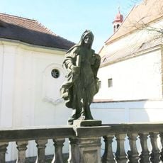 Socha svaté Alžběty na balustrádě před Loretou v Rumburku