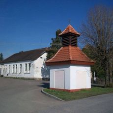 Kaple v Nebílovském Borku na křižovatce