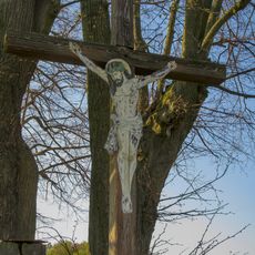 Kříž u Pivonína při polní cestě (2)