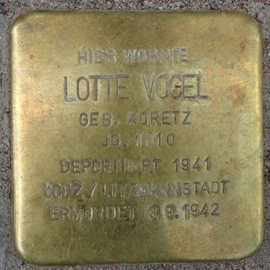 Stolperstein en memoria de Lotte Vogel