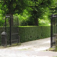 Boerderijcomplex "Paulinaburch": toegangshek