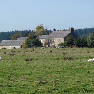 East Stonefields Farmhouse And Attached Farmbuildings And Walls