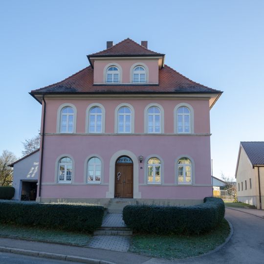 Ehemaliges Lehrerwohnhaus und Schule