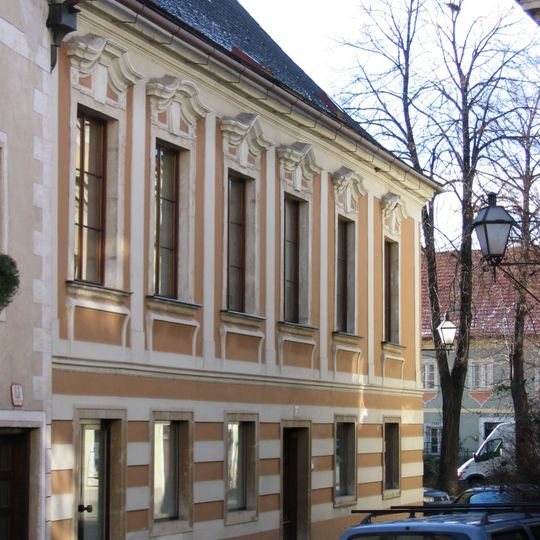 Wohn- und Geschäftshaus