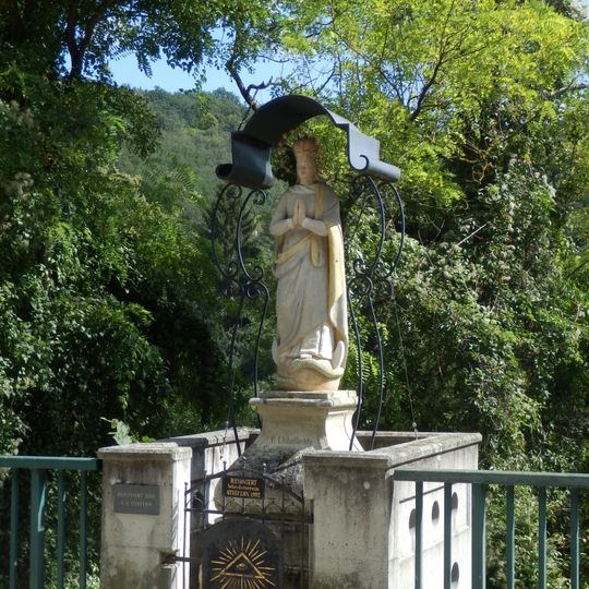 Marienstatue in Stiefern