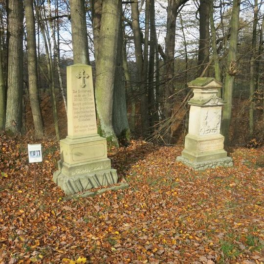 Pomníky padlým ve válce 1757 u silnice jižně od Studeného