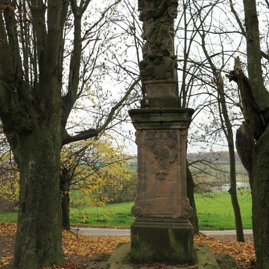 Sloup se sochou Panny Marie Immaculaty