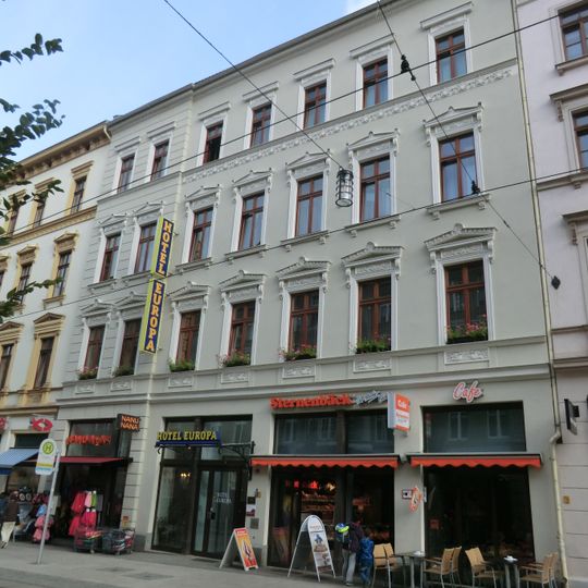 Wohn- und Geschäftshaus in geschlossener Bebauung Berliner Straße 2