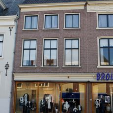 Huis met eenvoudige lijstgevel