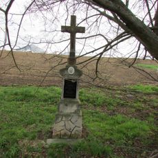 Kříž u rybníka Mešnice v Kojčicích