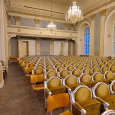 Sochy na štítu Lichtensteinského paláce na Malostranském náměstí 258/13