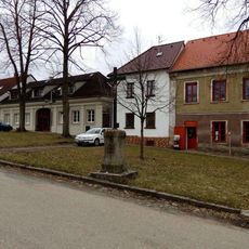 Pamětní kříž v Netvořicích