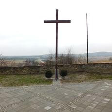 Cmentarz kościelny - otoczenie w granicach ogrodzenia