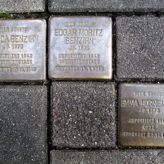 Stolperstein en memoria de Magda Benzihn