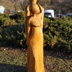 Socha před úřadem v Týnci nad Sázavou