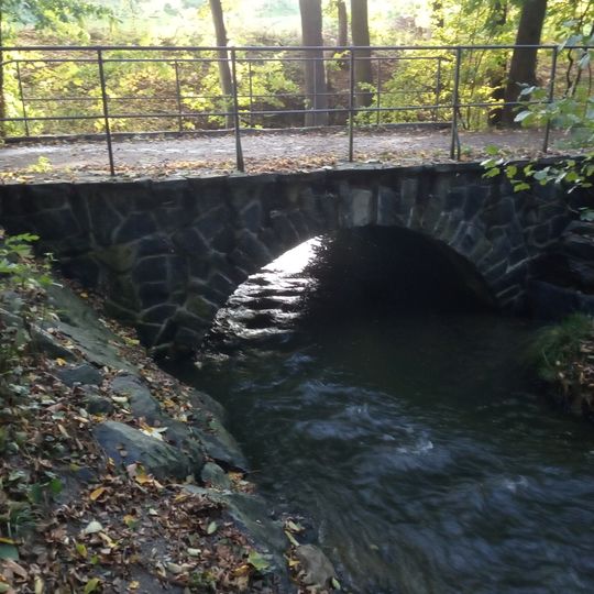 Most přes Kunratický potok severozápadně od restaurace U Krále Václava IV: