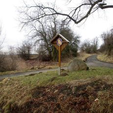 Kříž západně od Záchlumí na rozcestí