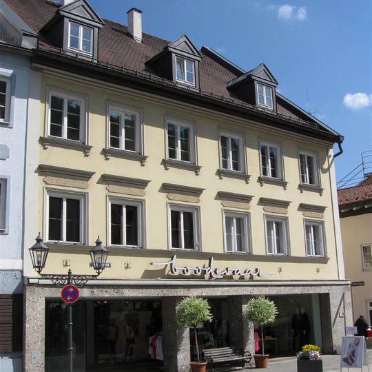 Wohn- und Geschäftshaus