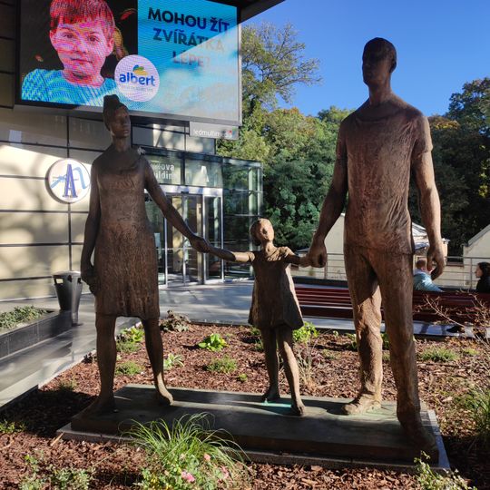 Scupltural Group Family