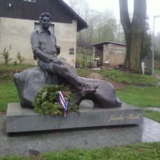 Bronzová plastika Jaroslava Haška