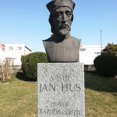 Pomník Jana Husa na Husově náměstí v Lysé nad Labem