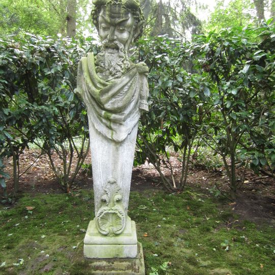 Warmelo, sokkel met mannenkop