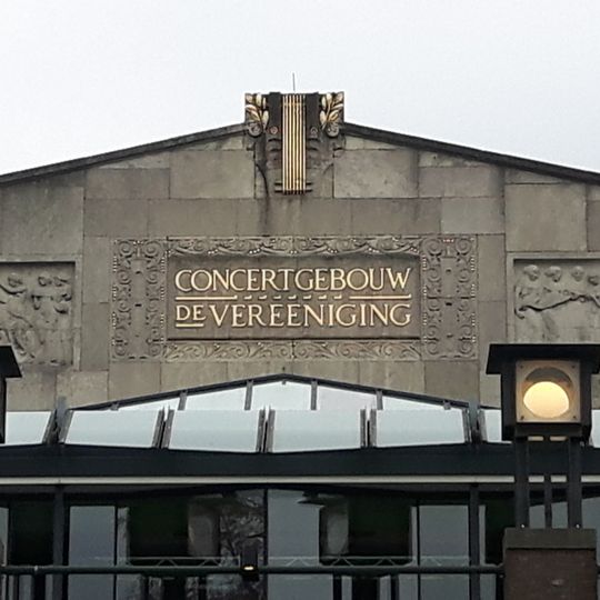 Reliëfs over zang en theater