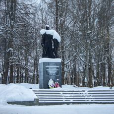 Памятник воинам-землякам, погибшим в годы Великой Отечественной войны 1941-1945 гг. (Устюжна)