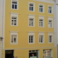 Wohn- und Geschäftshaus