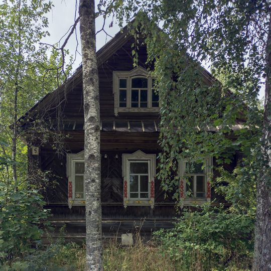 Дом, в котором в 1924-1941 гг. жил партизан В. Павлов, замученный фашистами в 1941 г.