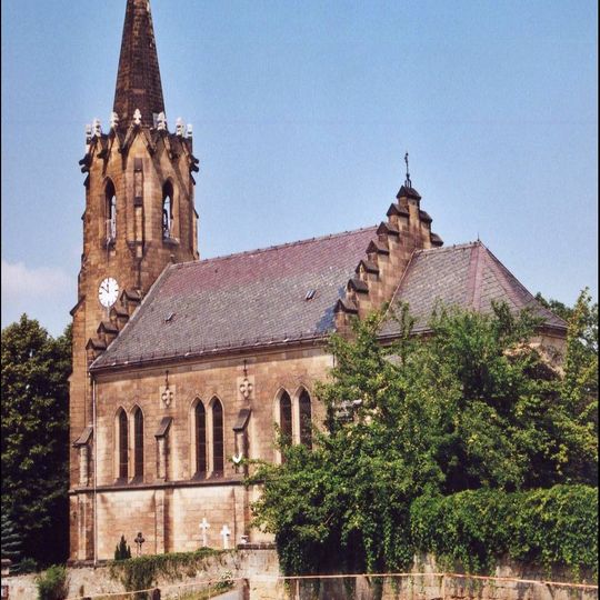 Einzeldenkmale der Sachgesamtheit Kirche mit Kirchenausstattung und Kirchhof Berggießhübel: Kirche, Grufthaus, Einfriedung und Stützmauer Kirchberg 4a