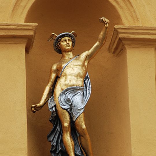 Soška Merkura na rohu domu 12 v ulici Jana Švermy v Kadani