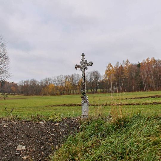 Kříž na okraji Janoušova na mezi