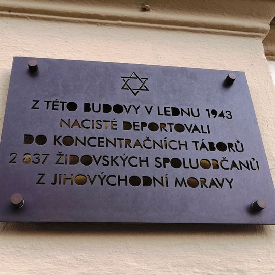 Pamětní deska deportací židovského obyvatelstva na gymnáziu v Uherském Brodu