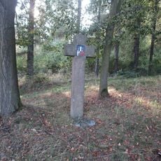 Kříž na křížové cestě u Počepic - 10. zastavení