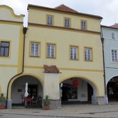 Husovo náměstí 1217