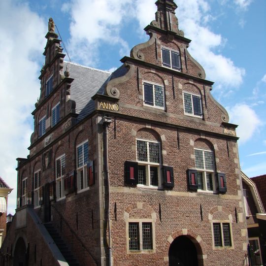 Raadhuis, tevens waag