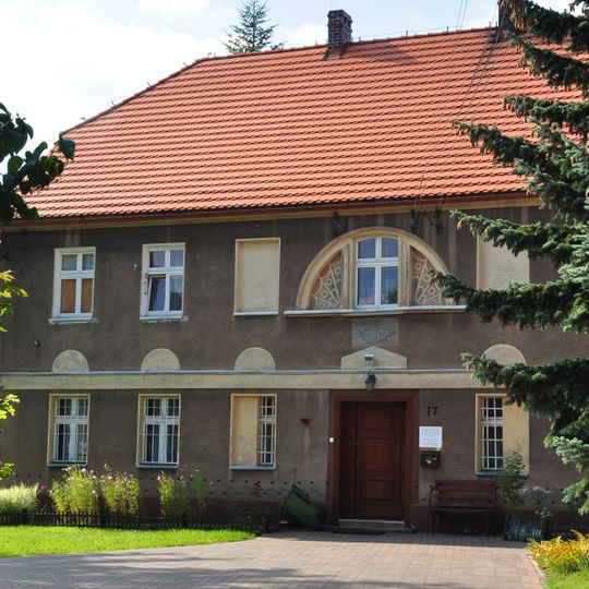 Plebania, Wyzwolenia 17 w Mrozowie