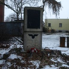 Pomník železničářů u nádraží v Jaroměři